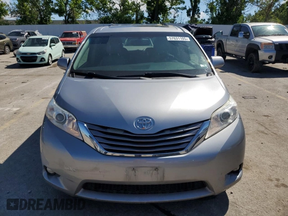 2017 Toyota Sienna XLE Auto Access Seat с VIN 5TDYZ3DC5HS787678, выставлен на аукционе Copart как лот 57631105 с пробегом 220 388 миль миль и Списание • Salvage title. История ставок и продаж доступна на DreamBid. Изображение 5.