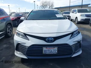 2021 Toyota Camry Hybrid LE with VIN 4T1C31AK4MU549057, listed as a IAAI auction lot 41686552 with 43,051 mi miles. Bid and sale history available at carsss.com. Image 13.