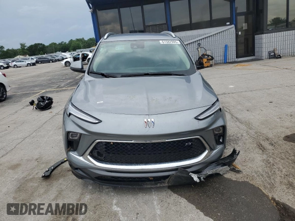 2024 Buick Encore GX Sport Touring с VIN KL4AMDSL7RB027957, выставлен на аукционе Copart как лот 61582995 с пробегом 41 536 миль миль и Списание • Salvage title. История ставок и продаж доступна на DreamBid. Изображение 5.