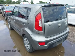 2013 Kia Soul with VIN KNDJT2A51D7622685, listed as a IAAI auction lot 42114664 with 96,453 mi miles. Bid and sale history available at carsss.com. Image 3.