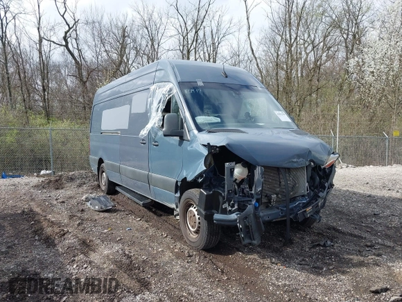 2019 Mercedes-Benz Sprinter Cargo z VIN WD4PF1CD1KP147624, wystawiony jako IAAI lot #41832359 z przebiegiem 68 434 mil mil oraz . Historia ofert i sprzedaży dostępna na DreamBid. Obrazek 1.