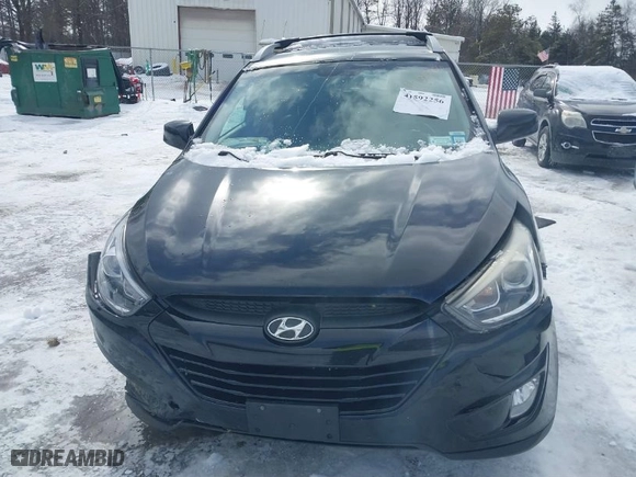 2015 Hyundai Tucson SE with VIN KM8JU3AG2FU103035, listed as a IAAI auction lot 41592256 with 105,792 mi miles. Bid and sale history available at carsss.com. Image 12.