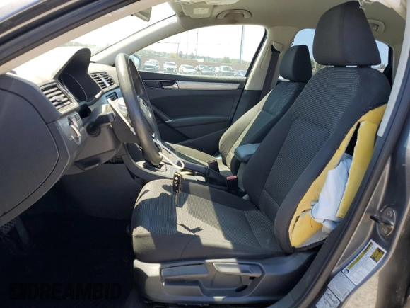 2017 Volkswagen Passat S z VIN 1VWAT7A34HC016349, wystawiony jako Copart lot #56190825 z przebiegiem 88 418 mil mil oraz Szkoda całkowita • Salvage title. Historia ofert i sprzedaży dostępna na DreamBid. Obrazek 7.