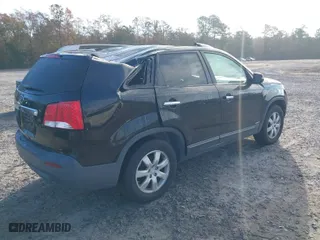 2011 Kia Sorento LX with VIN 5XYKTCA13BG132062, listed as a IAAI auction lot 41099708 with 184,222 mi miles. Bid and sale history available at carsss.com. Image 4.