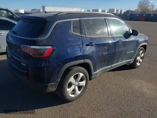 2018 Jeep Compass Latitude with VIN 3C4NJCBB8JT495426, listed as a IAAI auction lot 41527461 with 197,244 mi miles. Bid and sale history available at carsss.com. Image 4.