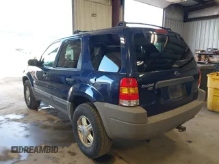 2002 Ford Escape XLT with VIN 1FMCU031X2KA37050, listed as a IAAI auction lot 42024674 with 199,249 mi miles. Bid and sale history available at carsss.com. Image 3.