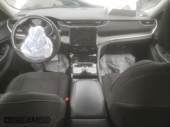 2023 Jeep Grand Cherokee Laredo z VIN 1C4RJJAG0P8843486, wystawiony jako Copart lot #50243525 z przebiegiem 5 874 mil mil oraz Czysty tytuł • Clean title. Historia ofert i sprzedaży dostępna na DreamBid. Obrazek 8.