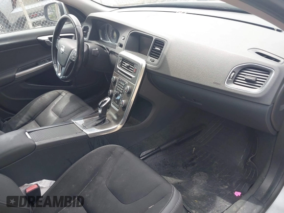 2014 Volvo S60 T5 z VIN YV1612FH2E1285649, wystawiony jako IAAI lot #42371884 z przebiegiem 220 470 mil mil oraz . Historia ofert i sprzedaży dostępna na DreamBid. Obrazek 5.