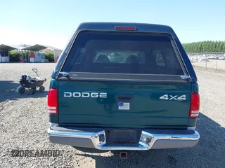 1999 Dodge Dakota SLT with VIN 1B7GG22Y2XS157214, listed as a IAAI auction lot 39776504 with 144,928 mi miles and . Bid and sale history available at carsss.com. Image 16.