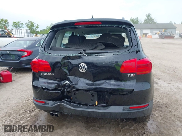 2016 Volkswagen Tiguan S z VIN WVGAV7AX0GW519952, wystawiony jako IAAI lot #42331644 z przebiegiem 92 232 mil mil oraz . Historia ofert i sprzedaży dostępna na DreamBid. Obrazek 16.