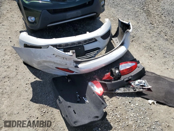 2018 Ford Fiesta SE z VIN 3FADP4BJ7JM114172, wystawiony jako Copart lot #54014805 z przebiegiem 66 828 mil mil oraz Szkoda całkowita • Salvage title. Historia ofert i sprzedaży dostępna na DreamBid. Obrazek 12.