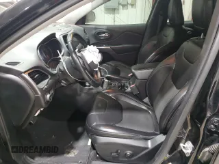 2019 Jeep Cherokee Latitude Plus с VIN 1C4PJMLB5KD198599, выставлен на аукционе Copart как лот 86271604 с пробегом 71 388 миль миль и Списание • Salvage title. История ставок и продаж доступна на DreamBid. Изображение 7.