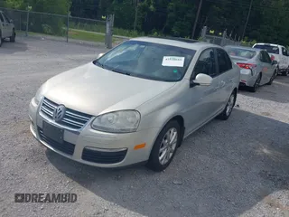 2010 Volkswagen Jetta Limited Edition с VIN 3VWRZ7AJ7AM098548, выставлен на аукционе IAAI как лот 42510689 с пробегом 166 541 миль миль и . История ставок и продаж доступна на DreamBid. Изображение 6.