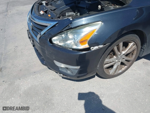 2013 Nissan Altima 3.5 SL with VIN 1N4BL3AP3DN515859, listed as a IAAI auction lot 42006305 with 158,472 mi miles. Bid and sale history available at carsss.com. Image 6.