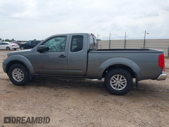 2017 Nissan Frontier SV z VIN 1N6DD0CU6HN720855, wystawiony jako IAAI lot #42474630 z przebiegiem 229 042 mil mil oraz . Historia ofert i sprzedaży dostępna na DreamBid. Obrazek 14.