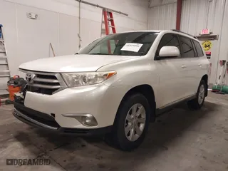 2011 Toyota Highlander with VIN 5TDBK3EHXBS069183, listed as a IAAI auction lot 41543896 with 221,490 mi miles. Bid and sale history available at carsss.com. Image 19.