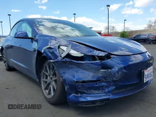 2022 Tesla Model 3 Long Range z VIN 5YJ3E1EBXNF168686, wystawiony jako IAAI lot #41933028 z przebiegiem 57 482 mil mil oraz . Historia ofert i sprzedaży dostępna na DreamBid. Obrazek 6.
