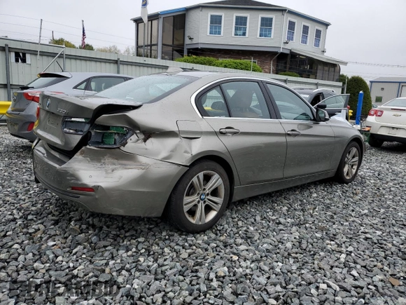 2017 BMW 3 Series 330i xDrive z VIN WBA8D9G50HNU59764, wystawiony jako Copart lot #54645245 z przebiegiem 88 442 mil mil oraz Szkoda całkowita • Salvage title. Historia ofert i sprzedaży dostępna na DreamBid. Obrazek 3.