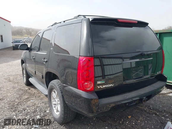 2012 GMC Yukon SLT with VIN 1GKS1CE01CR221109, listed as a IAAI auction lot 41820717 with 201,893 mi miles. Bid and sale history available at carsss.com. Image 3.