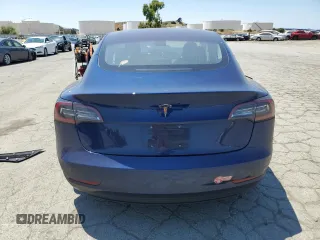 2018 Tesla Model 3 Long Range Battery z VIN 5YJ3E1EA4JF056385, wystawiony jako Copart lot #60174535 z przebiegiem 79 840 mil mil oraz Czysty tytuł • Clean title. Historia ofert i sprzedaży dostępna na DreamBid. Obrazek 6.