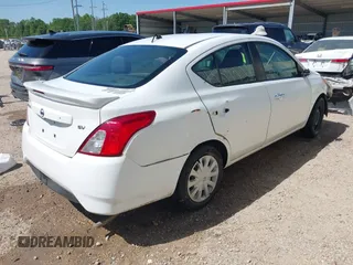 2017 Nissan Versa SV z VIN 3N1CN7AP6HL842992, wystawiony jako IAAI lot #42001775 z przebiegiem Nie podano mil oraz . Historia ofert i sprzedaży dostępna na DreamBid. Obrazek 4.