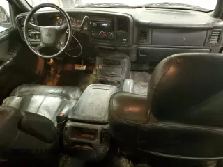 2002 Chevrolet Silverado 2500 LS z VIN 1GCGK29U02Z128649, wystawiony jako Copart lot #52133255 z przebiegiem 207 650 mil mil oraz Czysty tytuł • Clean title. Historia ofert i sprzedaży dostępna na DreamBid. Obrazek 8.