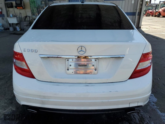 2010 Mercedes-Benz C 300 Sport z VIN WDDGF5EB2AR100365, wystawiony jako Copart lot #61006965 z przebiegiem 103 925 mil mil oraz Szkoda całkowita • Salvage title. Historia ofert i sprzedaży dostępna na DreamBid. Obrazek 6.