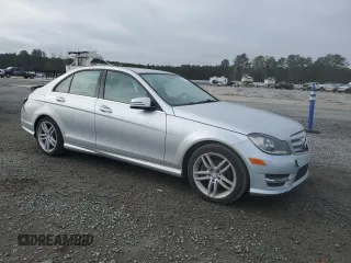 2013 Mercedes-Benz C 250 Sport z VIN WDDGF4HB4DA871287, wystawiony jako Copart lot #50508315 z przebiegiem 81 272 mil mil oraz Szkoda całkowita • Salvage title. Historia ofert i sprzedaży dostępna na DreamBid. Obrazek 4.