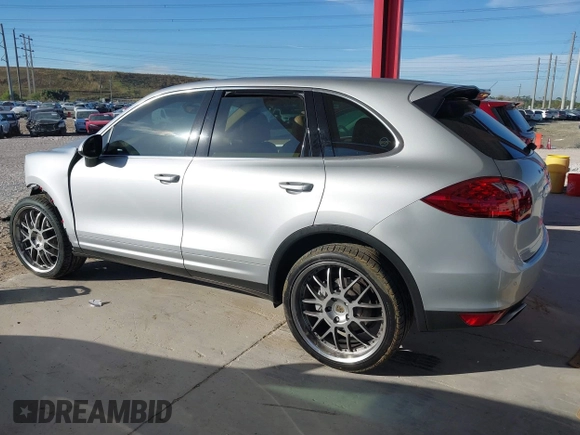 2011 Porsche Cayenne S с VIN WP1AB2A2XBLA44131, выставлен на аукционе IAAI как лот 41063172 с пробегом Не указан миль и . История ставок и продаж доступна на DreamBid. Изображение 14.