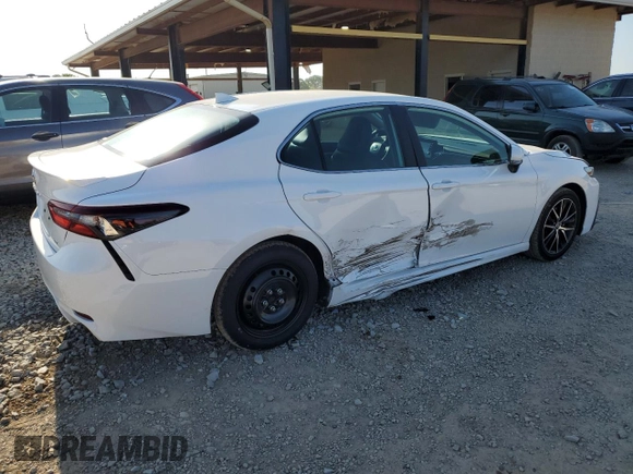 2022 Toyota Camry SE with VIN 4T1T11AK8NU707147, listed as a Copart auction lot 53454575 with 57,179 mi miles and Salvage Title. Bid and sale history available at carsss.com. Image 3.