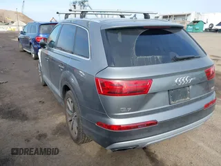 2017 Audi Q7 Premium Plus with VIN WA1LAAF75HD018870, listed as a IAAI auction lot 41988405 with 84,897 mi miles. Bid and sale history available at carsss.com. Image 3.