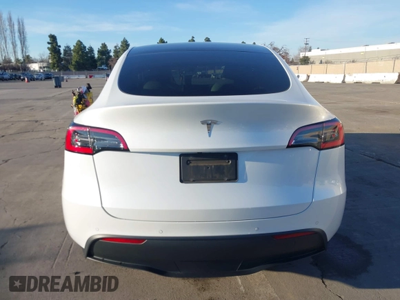 2021 Tesla Model Y Standard Range z VIN 5YJYGDED4MF123311, wystawiony jako IAAI lot #41200519 z przebiegiem 70 190 mil mil oraz . Historia ofert i sprzedaży dostępna na DreamBid. Obrazek 16.