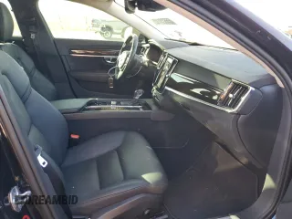 2018 Volvo S90 Momentum z VIN LVY992MK7JP005525, wystawiony jako Copart lot #65523112 z przebiegiem 57 072 mil mil oraz . Historia ofert i sprzedaży dostępna na DreamBid. Obrazek 5.