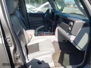 2006 Jeep Commander Limited with VIN 1J8HG58N76C144821, listed as a IAAI auction lot 42010785 with 175,306 mi miles. Bid and sale history available at carsss.com. Image 5.