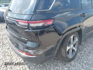 2024 Jeep Grand Cherokee Limited z VIN 1C4RJHBG9RC162492, wystawiony jako IAAI lot #42424937 z przebiegiem 5 939 mil mil oraz . Historia ofert i sprzedaży dostępna na DreamBid. Obrazek 18.