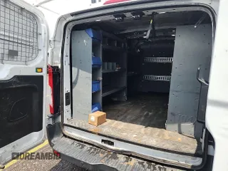 2018 Ford Transit z VIN 1FTYR1YM2JKB43849, wystawiony jako IAAI lot #42642845 z przebiegiem 106 463 mil mil oraz . Historia ofert i sprzedaży dostępna na DreamBid. Obrazek 18.