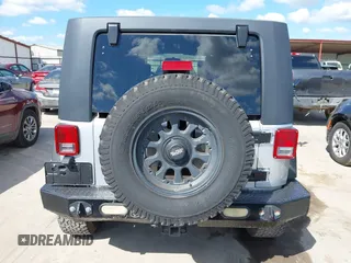 2008 Jeep Wrangler Unlimited Rubicon with VIN 1J4GA69178L550598, listed as a IAAI auction lot 42232887 with 99,637 mi miles and . Bid and sale history available at carsss.com. Image 16.