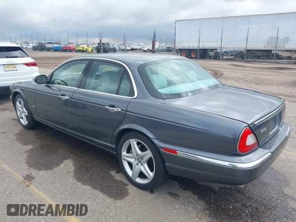 2006 Jaguar XJ with VIN SAJWA71B16SG50490, listed as a IAAI auction lot 41964002 with 114,270 mi miles. Bid and sale history available at carsss.com. Image 3.