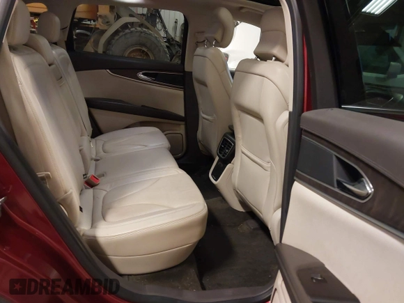 2016 Lincoln MKX Reserve z VIN 2LMTJ8LR5GBL76270, wystawiony jako IAAI lot #41489666 z przebiegiem 113 465 mil mil oraz . Historia ofert i sprzedaży dostępna na DreamBid. Obrazek 8.