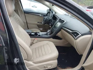 2014 Ford Fusion SE z VIN 3FA6P0H98ER161265, wystawiony jako IAAI lot #42312309 z przebiegiem 141 975 mil mil oraz . Historia ofert i sprzedaży dostępna na DreamBid. Obrazek 5.