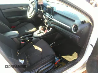2019 Kia Forte LXS z VIN 3KPF24AD1KE006977, wystawiony jako IAAI lot #40460483 z przebiegiem 60 464 mil mil oraz . Historia ofert i sprzedaży dostępna na DreamBid. Obrazek 5.