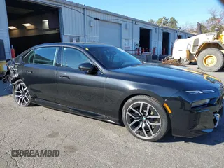 2024 BMW i7 xDrive60 z VIN WBY53EJ04RCR55354, wystawiony jako IAAI lot #40808482 z przebiegiem 178 mil mil oraz . Historia ofert i sprzedaży dostępna na DreamBid. Obrazek 1.
