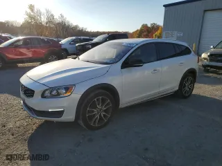 2016 Volvo V60 Cross Country T5 with VIN YV4612HK0G1006181, listed as a Copart auction lot 82689074 with 98,049 mi miles and Salvage Title. Bid and sale history available at carsss.com. Image 1.