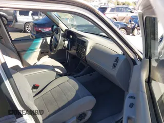 2001 Ford Explorer XLT with VIN 1FMZU63P51UB23659, listed as a IAAI auction lot 41829531 with 139,138 mi miles and . Bid and sale history available at DreamBid. Image 5.