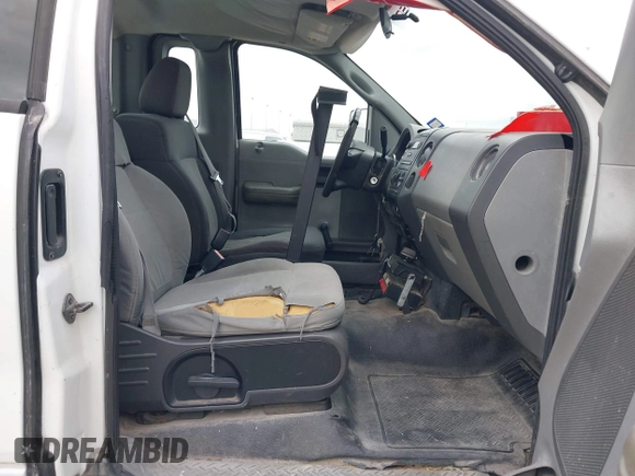 2007 Ford F-150 XL with VIN 1FTRF12247NA73976, listed as a IAAI auction lot 41697981 with 62,622 mi miles. Bid and sale history available at carsss.com. Image 5.
