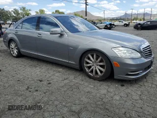 2012 Mercedes-Benz S 400 z VIN WDDNG9FB0CA420943, wystawiony jako Copart lot #56987055 z przebiegiem 119 125 mil mil oraz Czysty tytuł • Clean title. Historia ofert i sprzedaży dostępna na DreamBid. Obrazek 4.