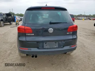 2012 Volkswagen Tiguan SE z VIN WVGAV7AX2CW575871, wystawiony jako Copart lot #58050865 z przebiegiem 96 569 mil mil oraz Szkody całkowita. Historia ofert i sprzedaży dostępna na DreamBid. Obrazek 6.