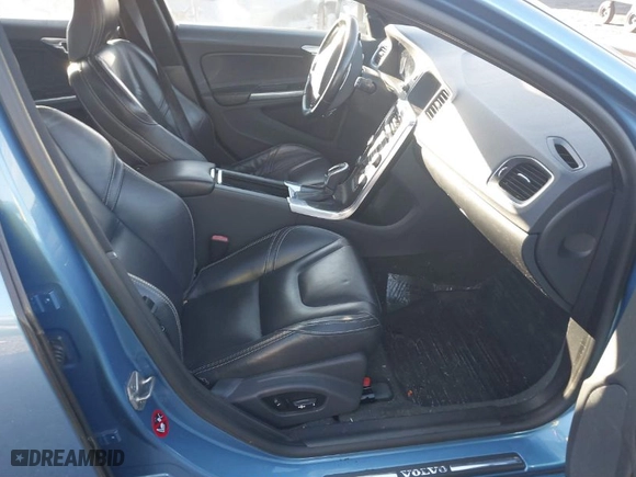 2015 Volvo V60 T5 Drive-E Premier Plus with VIN YV140MEC0F1182534, listed as a IAAI auction lot 40841855 with 109,461 mi miles. Bid and sale history available at carsss.com. Image 5.