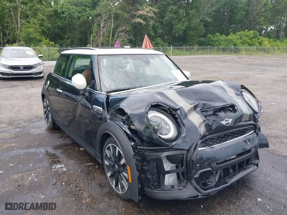 2024 MINI Hardtop 2 Door Cooper S with VIN WMW53DH06R2U49917, listed as a IAAI auction lot 39552766 with 35,486 mi miles. Bid and sale history available at carsss.com. Image 1.