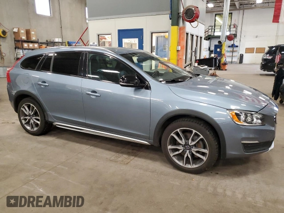 2018 Volvo V60 z VIN YV440MWK4J2056365, wystawiony jako Copart lot #58726445 z przebiegiem 42 542 mil mil oraz Szkoda całkowita • Salvage title. Historia ofert i sprzedaży dostępna na DreamBid. Obrazek 4.